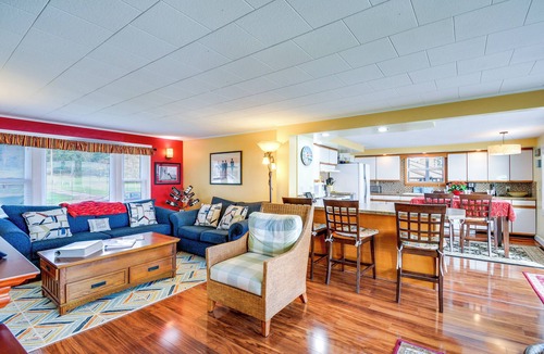 Port Hadlock House | Bayfront Port Hadlock Retreat w/Grill & Deck!