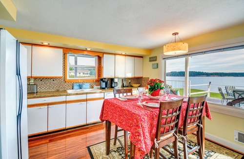 Port Hadlock House | Bayfront Port Hadlock Retreat w/Grill & Deck!