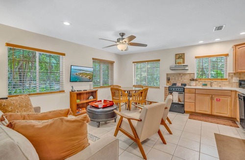Marathon House | Bayfront w Dock, 96 Jet Spa, Secluded