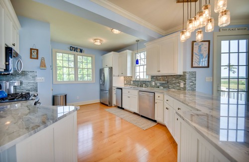 White Stone House | Bayfront White Stone Escape w/Private Beach!