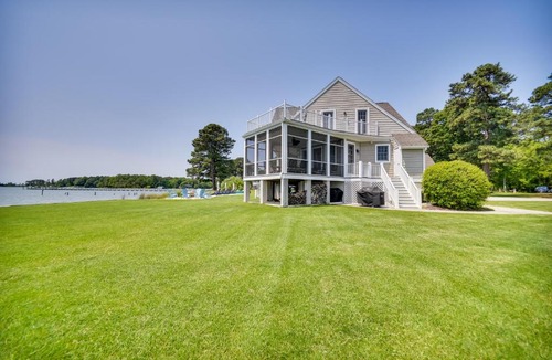 White Stone House | Bayfront White Stone Escape with Private Beach!