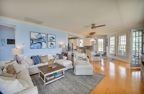 White Stone House | Bayfront White Stone Escape with Private Beach!