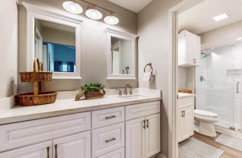Harbor Oaks Apartment | Bayhouse condos 2410
