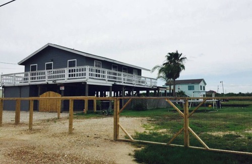 Hitchcock House | Bayhouse On The Water!