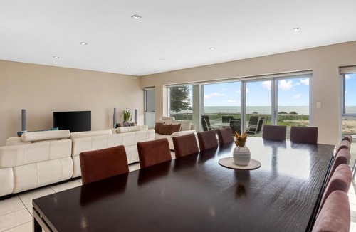 Victor Harbor Apartment | Bayline On The Beachfront + WIFI