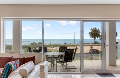 Victor Harbor Apartment | Bayline On The Beachfront + WIFI