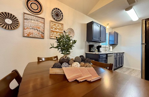Abilene House | Baylor House - Stylish Abilene Getaway