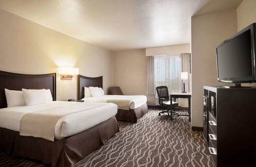 Clute Hotel | Baymont by Wyndham Clute