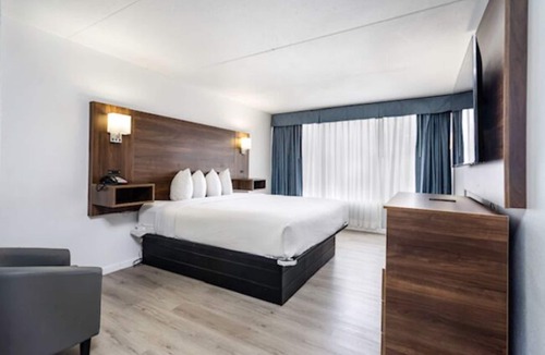 Addison Hotel | Baymont by Wyndham Addison