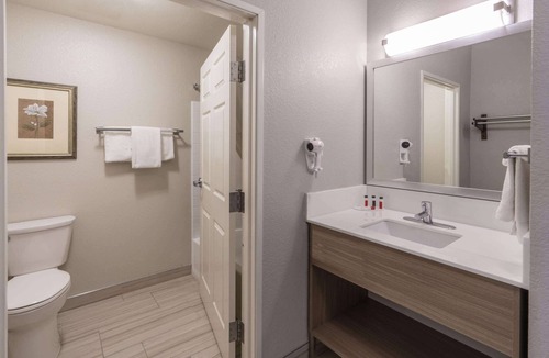 Albuquerque Hotel | Baymont by Wyndham Albuquerque Airport