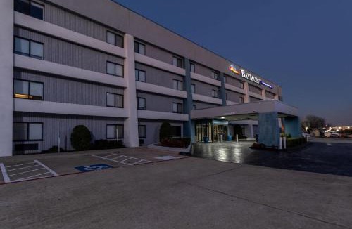Arlington Hotel | Baymont by Wyndham Arlington At Six Flags Dr
