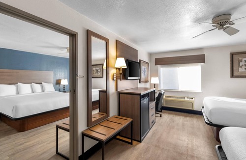 Arlington Hotel | Baymont by Wyndham Arlington At Six Flags Dr