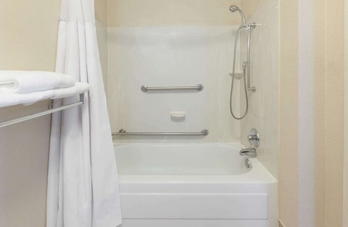Auburn Hills Hotel | Baymont by Wyndham Auburn Hills