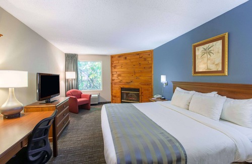 Bartonsville Hotel | Baymont by Wyndham Bartonsville Poconos