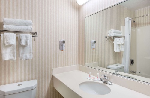 Bartonsville Hotel | Baymont by Wyndham Bartonsville Poconos