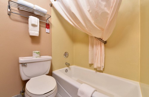 Blackwell Hotel | Baymont by Wyndham Blackwell I-35