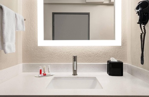 Blackwell Hotel | Baymont by Wyndham Blackwell I-35