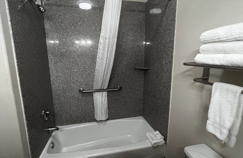 Brenham Hotel | Baymont by Wyndham Brenham