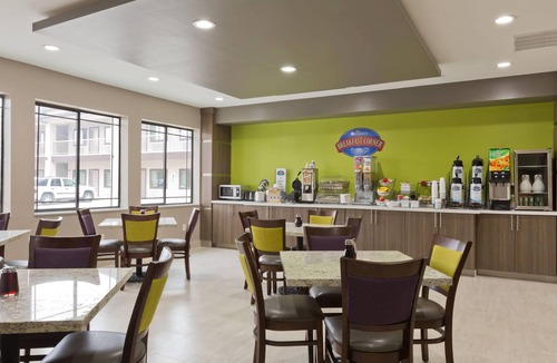 Bryan Hotel | Baymont by Wyndham Bryan College Station