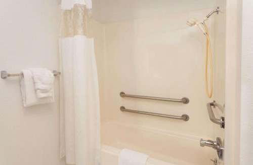 Alsip Hotel | Baymont by Wyndham Chicago/Alsip