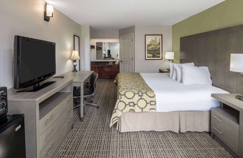 Cleveland Hotel | Baymont by Wyndham Cleveland