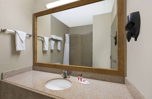 Columbus Hotel | Baymont by Wyndham Columbus
