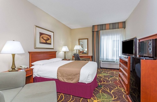 Cornelia Hotel | Baymont by Wyndham Cornelia