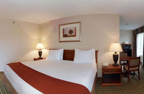 Cornelia Hotel | Baymont by Wyndham Cornelia