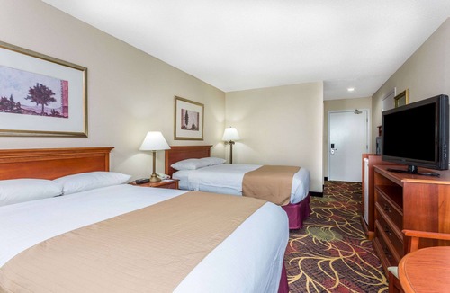 Cornelia Hotel | Baymont by Wyndham Cornelia
