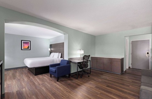 Creedmoor Hotel | Baymont by Wyndham Creedmoor