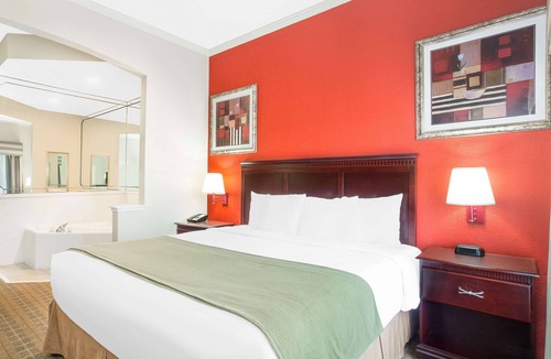 Crestview Hotel | Baymont by Wyndham Crestview