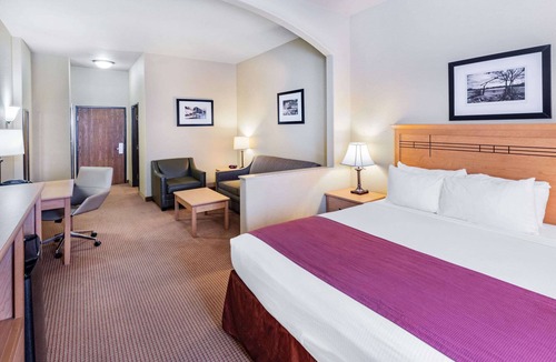 Cuero Hotel | Baymont by Wyndham Cuero