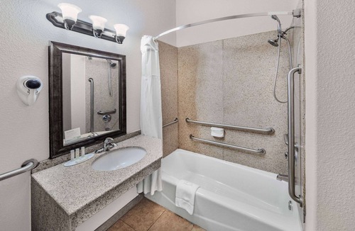 Cuero Hotel | Baymont by Wyndham Cuero