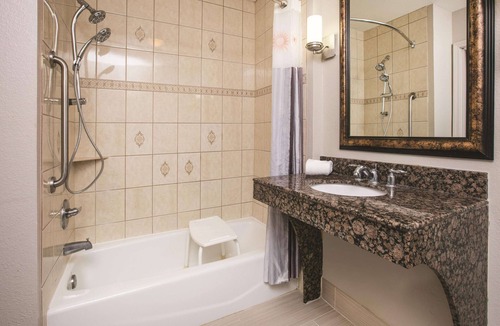 DeSoto Hotel | Baymont by Wyndham Dallas South-DeSoto
