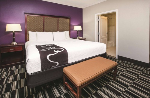 DeSoto Hotel | Baymont by Wyndham Dallas South-DeSoto