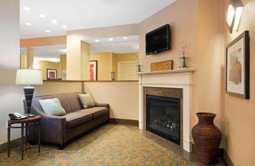 Dupont Hotel | Baymont by Wyndham Denver International Airport