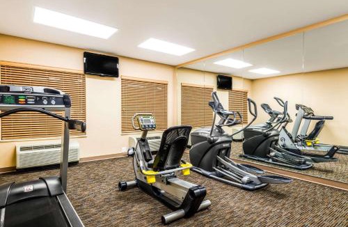 Dupont Hotel | Baymont by Wyndham Denver International Airport