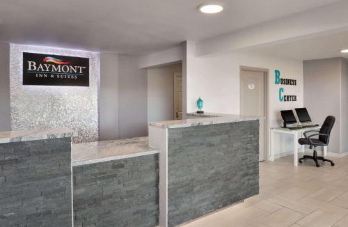 Berwick Hotel | Baymont by Wyndham Des Moines North