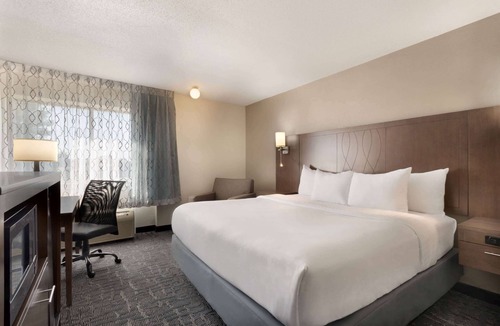 Berwick Hotel | Baymont by Wyndham Des Moines North