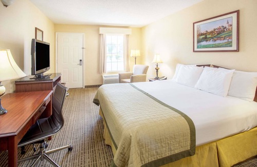Dunn Hotel | Baymont by Wyndham Dunn