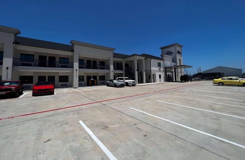 Freeport Hotel | Baymont by Wyndham Freeport Texas