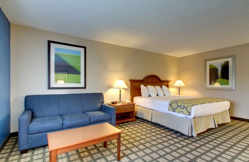 Galesburg Hotel | Baymont by Wyndham Galesburg