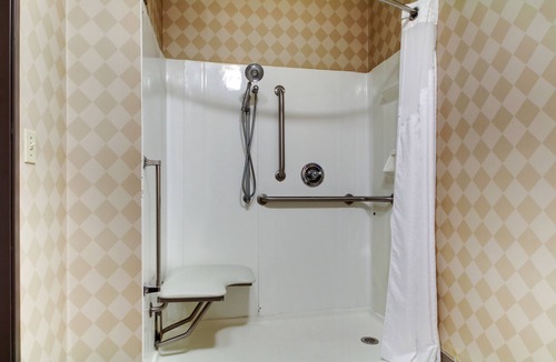 Galesburg Hotel | Baymont by Wyndham Galesburg