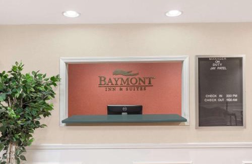 Grenada Hotel | Baymont by Wyndham Grenada