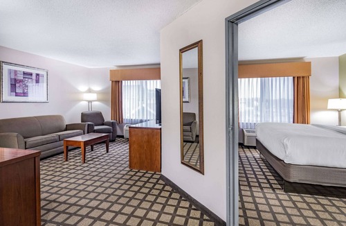Gurnee Hotel | Baymont by Wyndham Gurnee