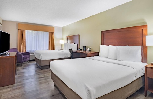 Gurnee Hotel | Baymont by Wyndham Gurnee