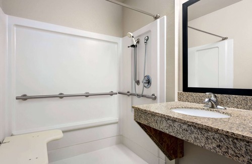 Hearne Hotel | Baymont by Wyndham Hearne