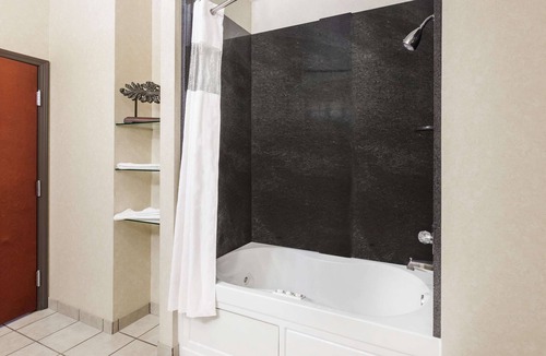 Henderson Hotel | Baymont by Wyndham Henderson