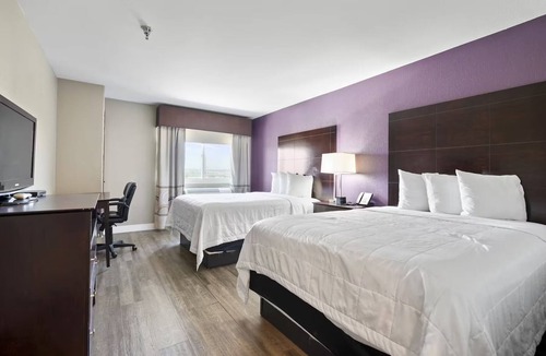 Dupont Hotel | Baymont by Wyndham Henderson Northeast Denver