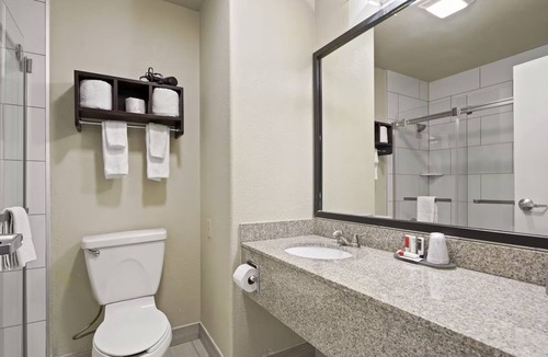 Dupont Hotel | Baymont by Wyndham Henderson Northeast Denver
